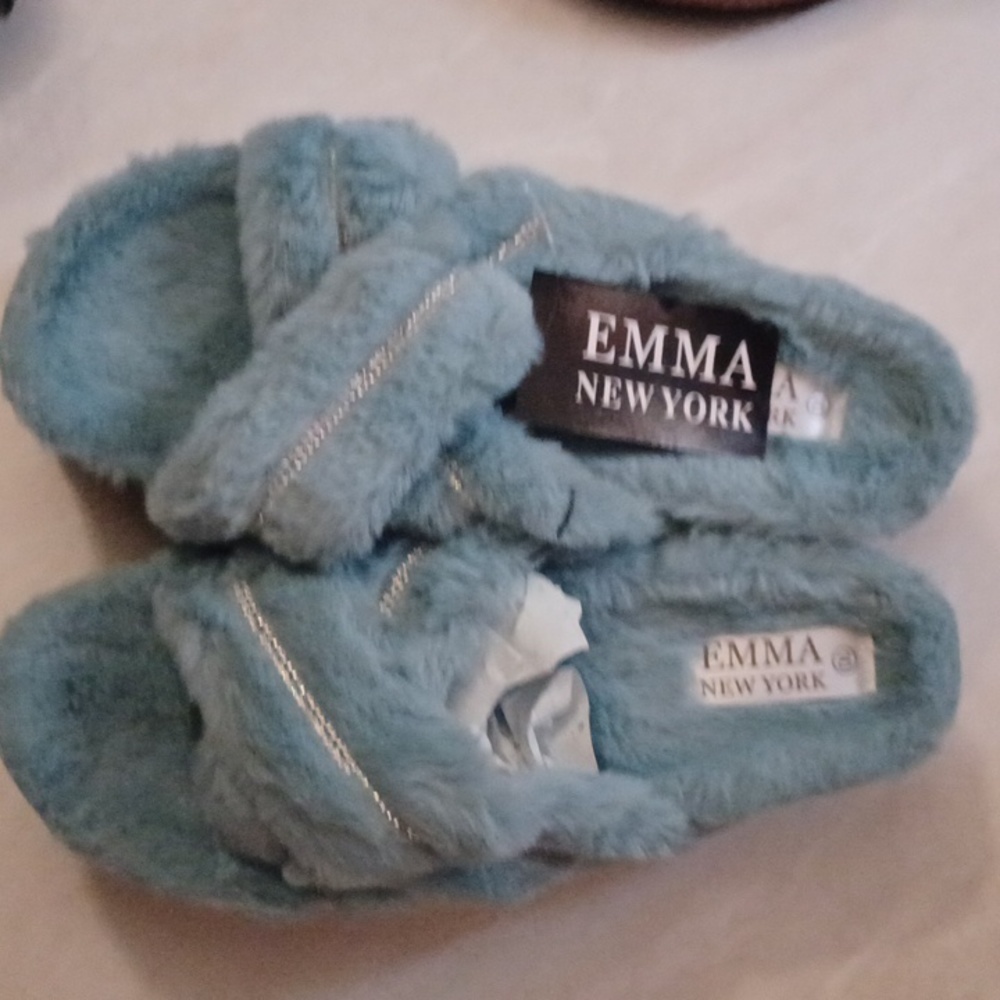 Emma New York Fuzzy Slippers Size 10